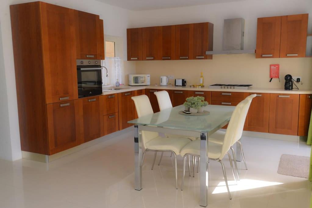 Seafront Duplex Penthouse With Terrace Overlooking Xlendi Bay Dış mekan fotoğraf